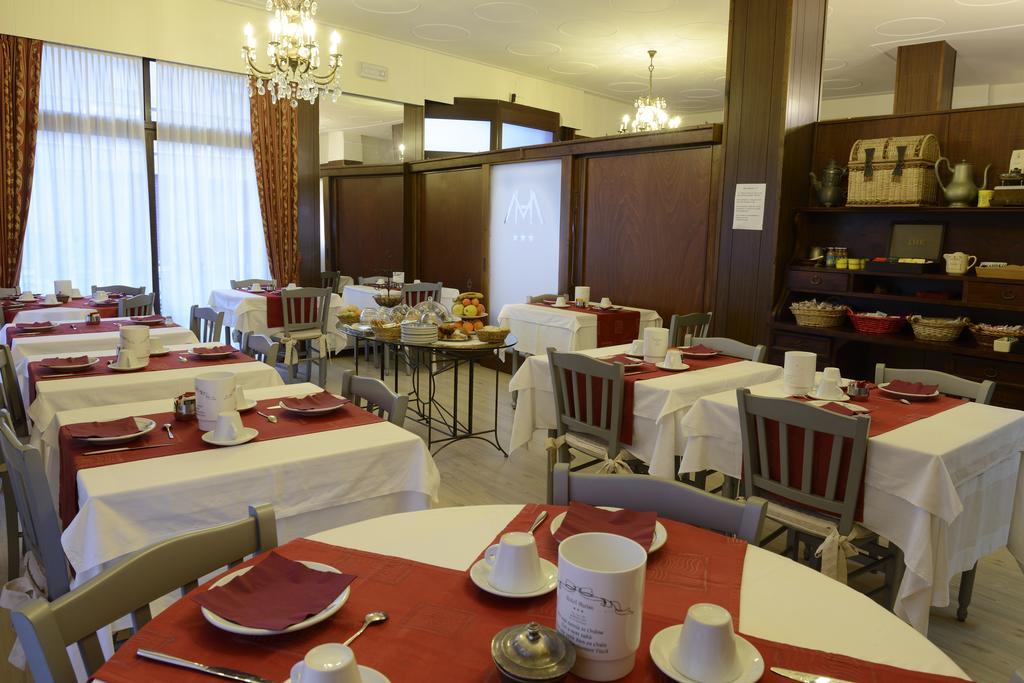 Hotel Marisa アルベンガ エクステリア 写真