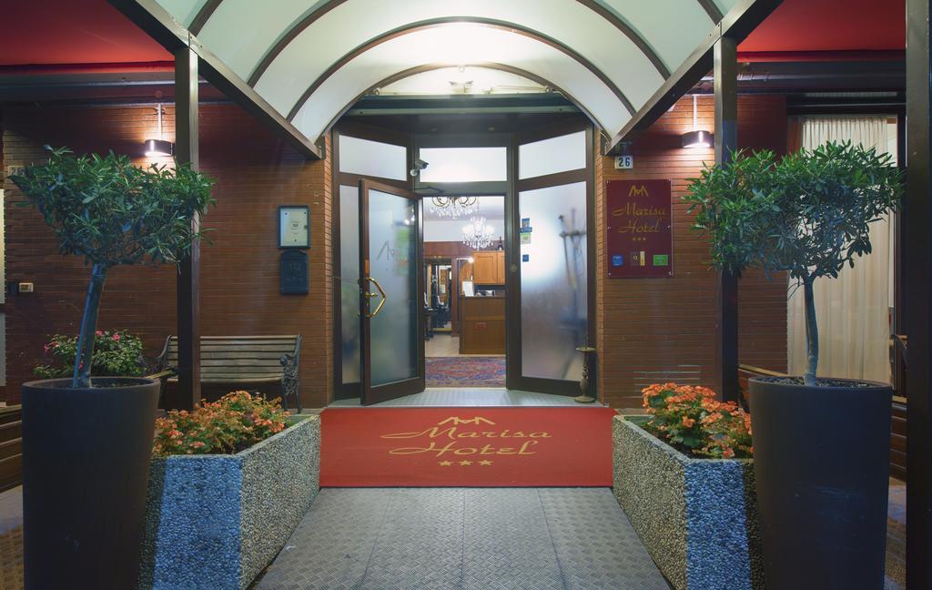 Hotel Marisa アルベンガ エクステリア 写真