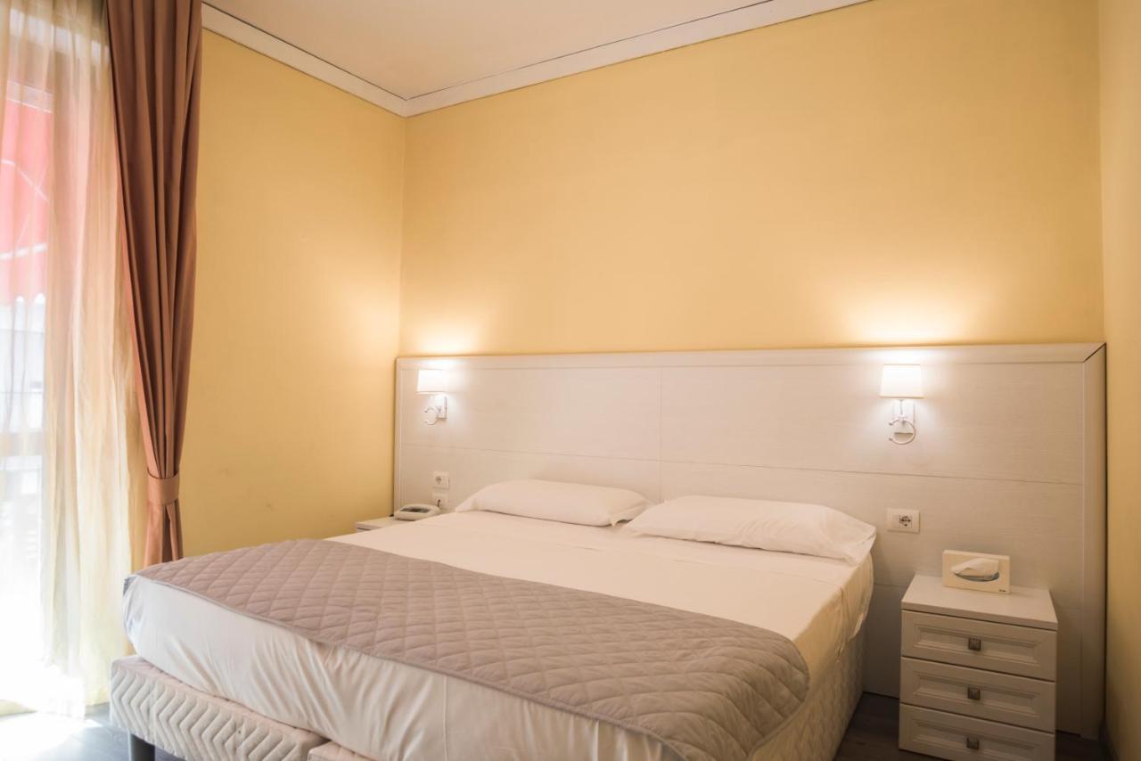 Hotel Marisa アルベンガ エクステリア 写真