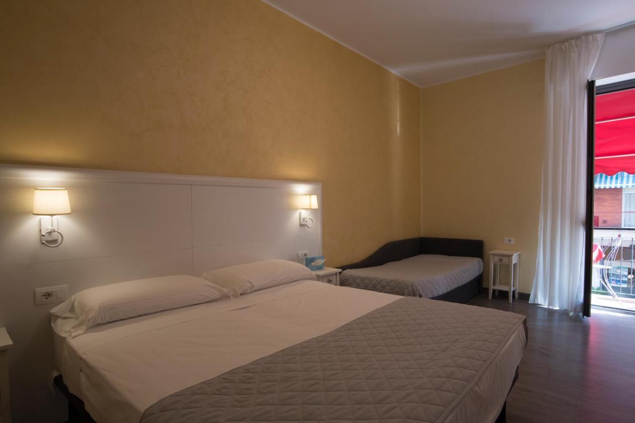 Hotel Marisa アルベンガ エクステリア 写真